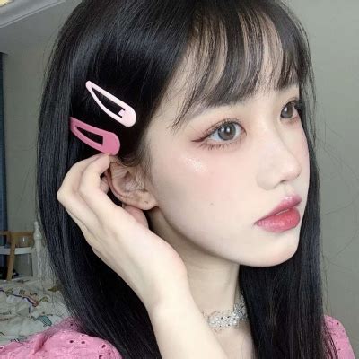 乖乖女妆容甜美女生头像