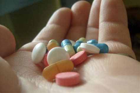 Ministério da Saúde volta a fornecer medicamentos em falta na farmácia ...
