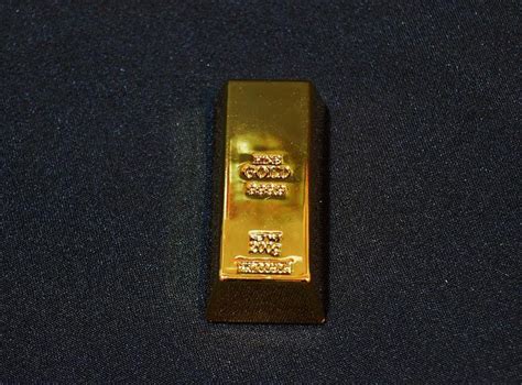 一公斤黄金和10公斤人民币，你选哪个？