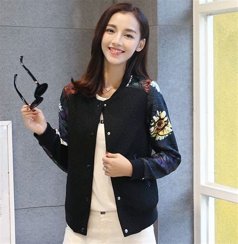 棒球服发型甜美女生头像