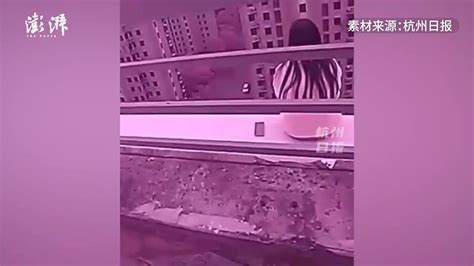 女子坐在17楼护栏外，民警纵身一跃救下_凤凰网视频_凤凰网