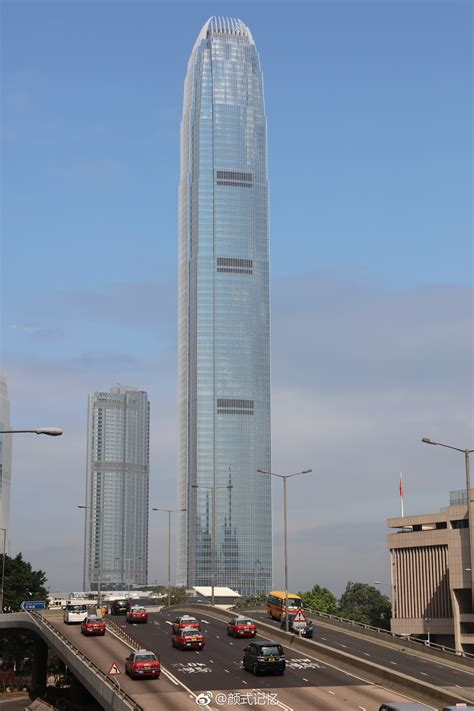 拉赫塔中心是一座87层高的摩天大楼……