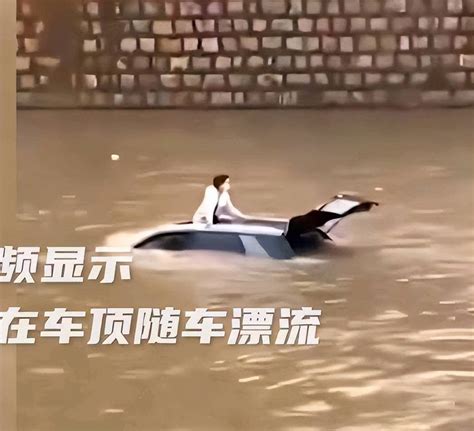 云南女子开车冲入河里，在SUV车顶哭泣！-搜狐大视野-搜狐新闻