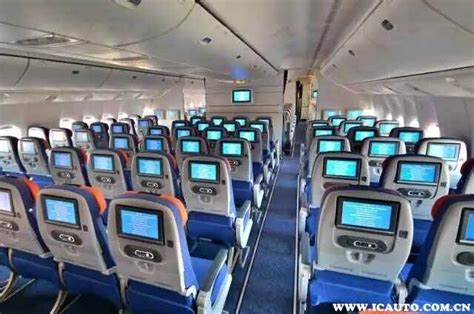 飞机上靠窗的座位是哪些号（飞机上的座位号怎么辨别是否靠窗）