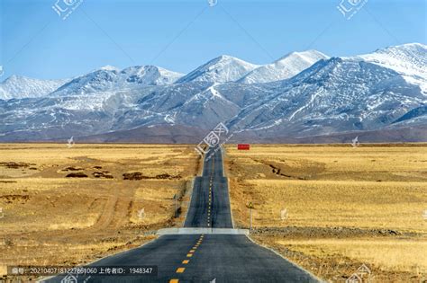 西藏阿里地区公路和雪山,高原平原,自然风景,摄影素材,汇图网www.huitu.com
