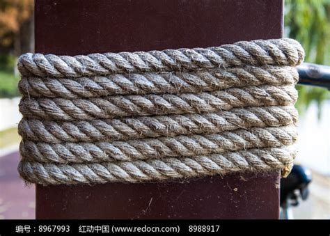 旧绳子扭曲捆绑在粗木背景上棕色的材边界高清图片下载-正版图片307684054-摄图网