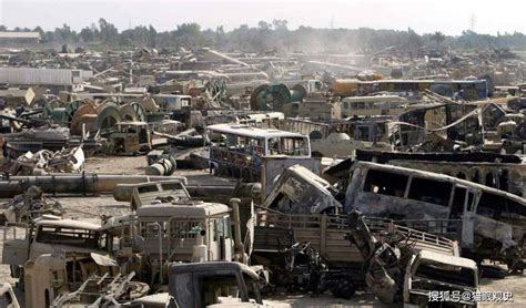 两伊战争老照片：伊拉克化学武器攻击，让伊朗士兵是惶恐不安