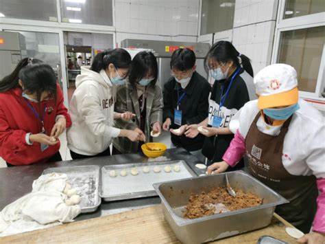 外国语学院“进食堂”义务帮厨 深化劳动育人理念-外国语学院