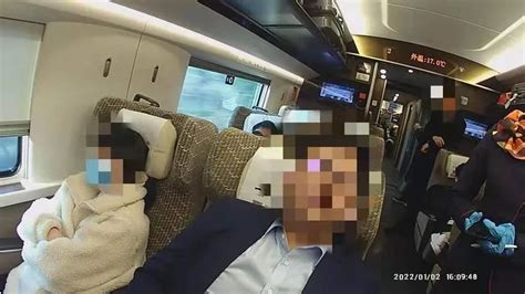 一男子乘高铁拒不佩戴口罩，被罚200元！