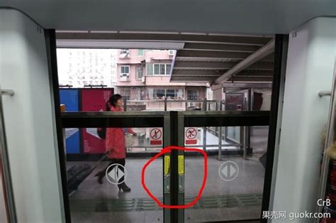 地铁夹人悲剧北京上演：解析被夹在地铁安全门和车门之间该如何自救【组图】-新闻中心-南海网