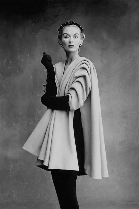 1950年代：女装回归俭朴--专题