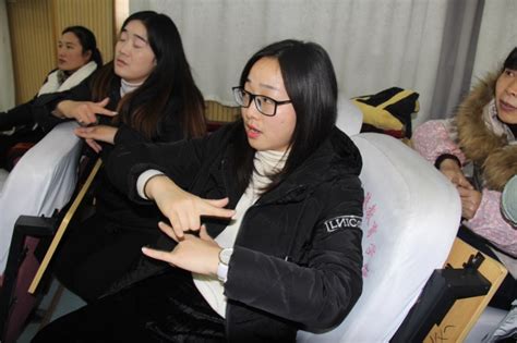 亳州市特教学校课题组开展教师手语培训阐释中国新手语