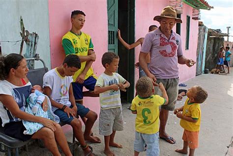 巴西夫妇连生13个儿子 组成足球队都绰绰有余_国际新闻_海峡网
