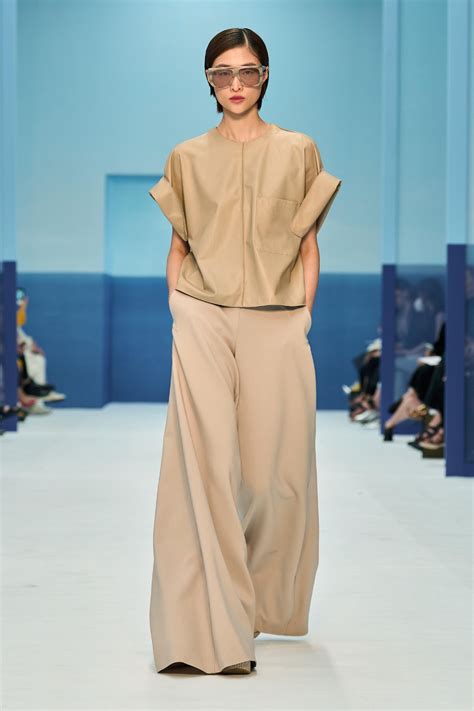 米兰时装周|Max Mara 2023春夏系列-服装米兰时装周-服装设计网