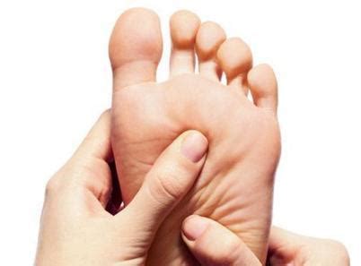 【前脚掌痛是什么原因】【图】有时候前脚掌痛是什么原因 跖骨疼痛的处理与预防_伊秀健康|yxlady.com