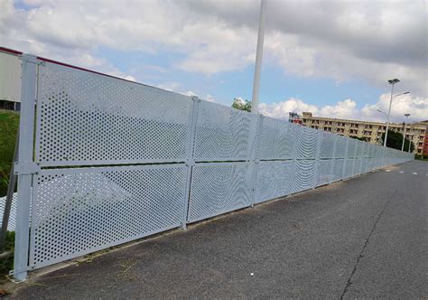 定做珠海中山冲孔围挡 抗风冲孔围挡护栏 海边市政施工围栏-阿里巴巴