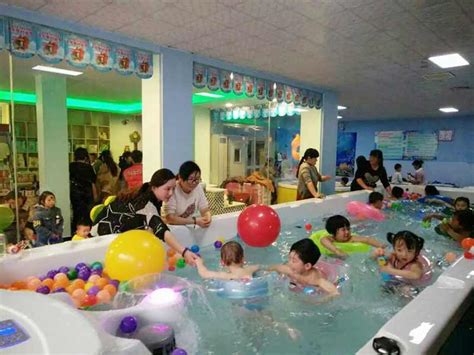 国内知名婴儿游泳馆是哪个品牌|加盟儿童室内游泳馆发家致富_开心哈乐儿童乐园