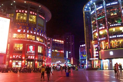 2023九江城市建设蛮不错，喜欢热闹的朋友可以选择住在市中心。城市便捷酒店在人家酒吧门口打的广告也真够大胆的_烟水亭-评论-去哪儿攻略