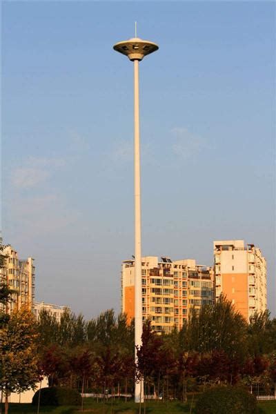 曲靖广场12米15米高杆灯厂家直销6个200瓦LED价格-一步电子网