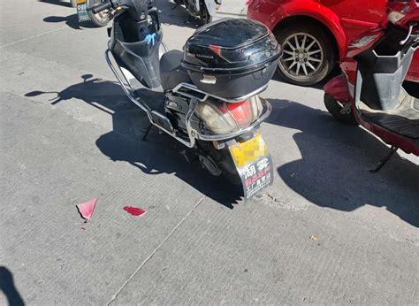 电动车临时停车被摩托车撞倒，一查，肇事者竟是无证人员！-温岭新闻网