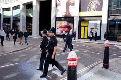 「少数派报告」成真？英国警方准备使用AI预测犯罪 - 知乎