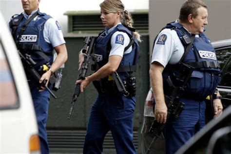 新西兰枪击案现场传出上百声枪响 已接收近50名伤员_手机新浪网