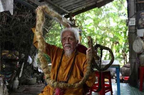 越南92岁大爷80年未剪头发 他儿子称这事很无厘头但却很神圣 - 亿恩科技