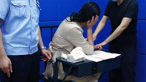 广州一60岁女子拒不服从医院疫情管控、推搡医护人员被行拘_凤凰网视频_凤凰网