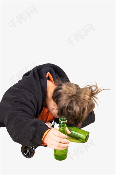 拿酒的女生头像温柔
