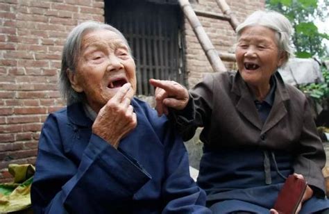 人活到一百岁会变成什么样? 这些矍铄老人给出了答案|厄瓜多尔|老人|百岁_新浪新闻