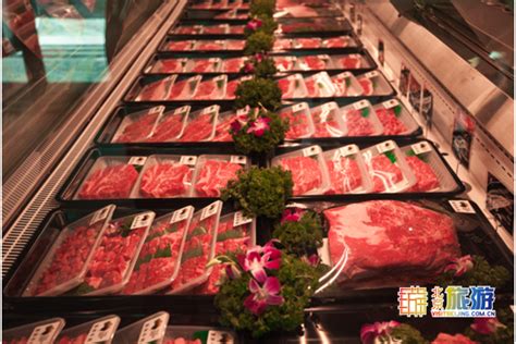 餐厅内肉店类部各种的肉以有序和创造方式展示在咖啡厅里用食物配制雪les果酱咖啡店牛肉新鲜的高清图片下载-正版图片307996556-摄图网