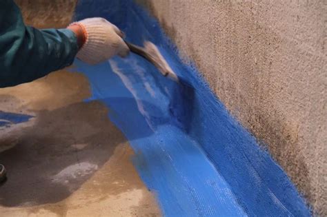 聚合物水泥防水涂料施工工艺_基层
