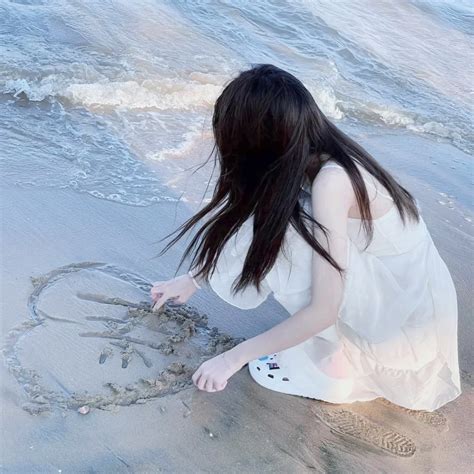 温柔手绘头像海边女生