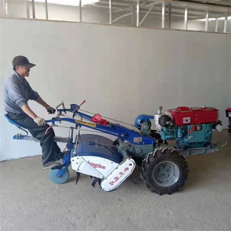 新款东方红LY1004耕地机 大马力大型农用车 四缸四驱旋耕农业机械-阿里巴巴