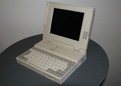 1981年那一年8月12日IBM推出世界第一台个人电脑——IBM5150，1565美元。|ZZXXO