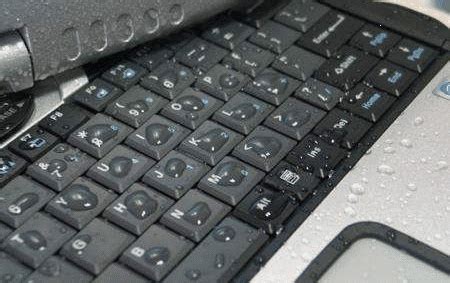 笔记本键盘进水怎么处理（笔记本进水后的紧急处理）-爱玩数码