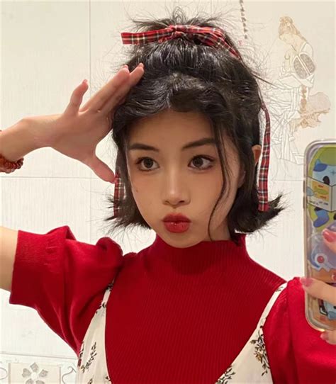 编发短发温柔女生头像