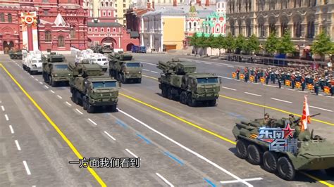 现场！普京出席俄罗斯海军节阅兵式，赞赏海军打击能力_凤凰网视频_凤凰网