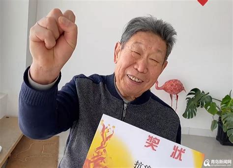 青岛大嫚视频讲述父亲20年抗癌故事 还为他颁发"抗癌英雄"奖 - 青岛新闻网