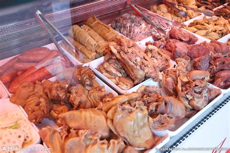 石板上各种美味的熟食肉高清图片下载-正版图片502789167-摄图网