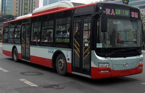 公交车身新涂装 精品旅游来推广