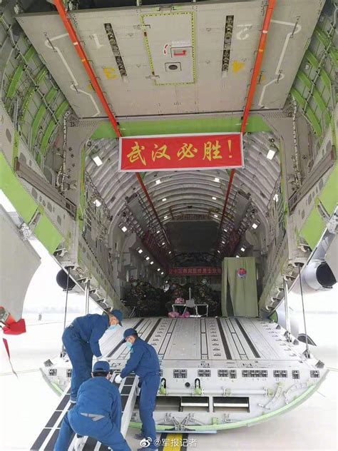 援助上海的运20货舱内首次采用双层甲板设计，实战中有何优势？_大型运输机_战略_翼盒