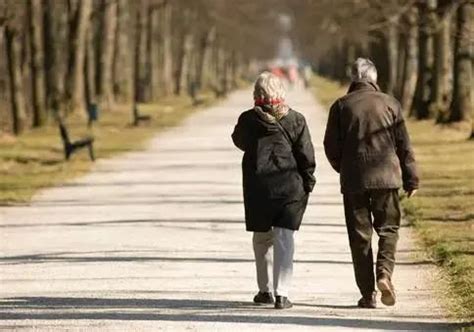 出现哪些征兆，表明男人开始衰老？如何减缓衰老过程？|男性|征兆|体征_新浪新闻