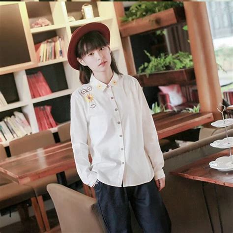 柚子美衣春装日系娃娃领钩花宽松棉衬衫衬衣图片