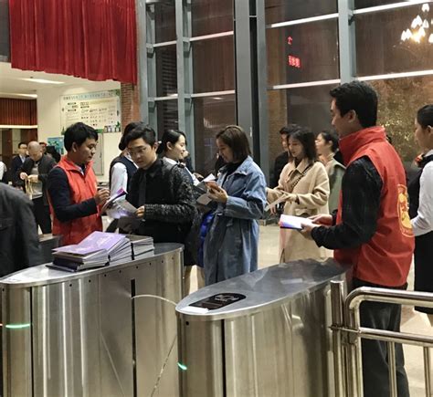 季延初级中学志愿者在晋江市图书馆参与志愿服务_晋江文化旅游网