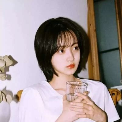 女生温柔单身头像