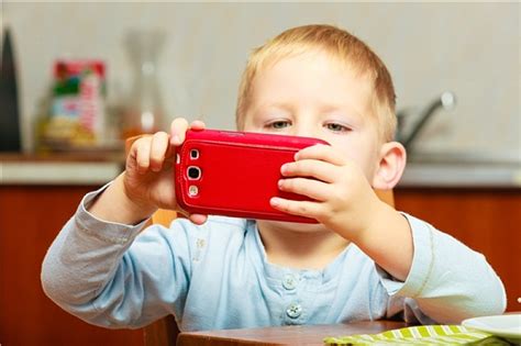 孩子手机上竟有18款游戏APP！上网课偷玩手机？这些建议亮了