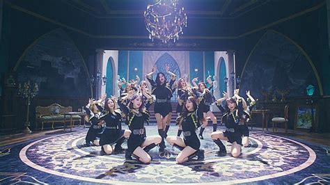 IZ*ONE、新曲「Vampire」MVで美しいヴァンパイアとして“ヴァンパイアダンス” | Daily News | Billboard JAPAN