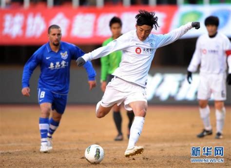 大连人后卫童磊签约山东泰山 是中超完成首秀最年轻的浙江籍球员_球天下体育