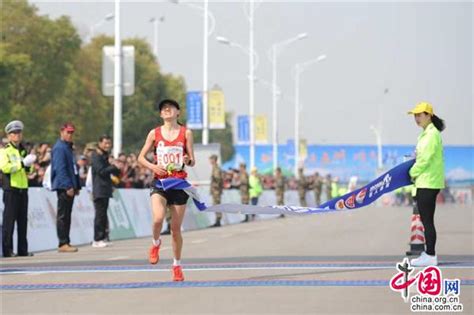 2019徐州国际马拉松赛中国选手获男女全马冠军_中国网